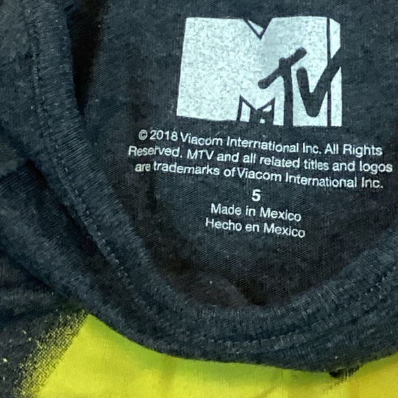 Shirt and skirt for sale not use much please Please please buy - Picture 2 of 5